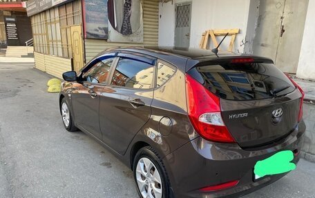 Hyundai Solaris II рестайлинг, 2015 год, 1 000 000 рублей, 5 фотография