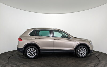 Volkswagen Tiguan II, 2018 год, 2 650 000 рублей, 17 фотография