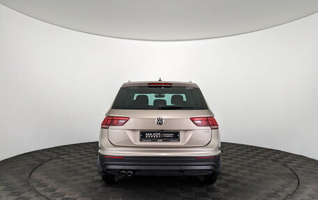 Volkswagen Tiguan II, 2018 год, 2 650 000 рублей, 19 фотография