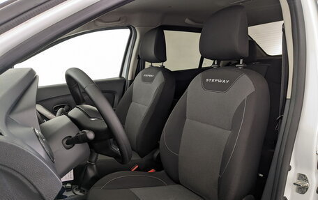 Renault Logan II, 2019 год, 1 120 000 рублей, 20 фотография