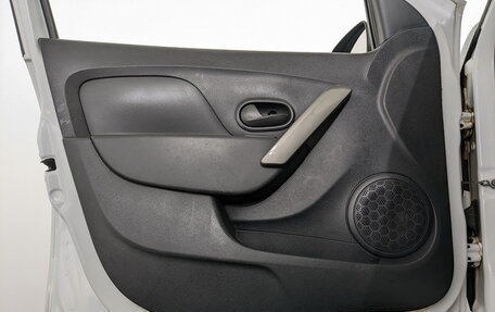 Renault Logan II, 2019 год, 1 120 000 рублей, 19 фотография