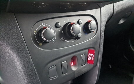 Renault Logan II, 2019 год, 1 120 000 рублей, 26 фотография