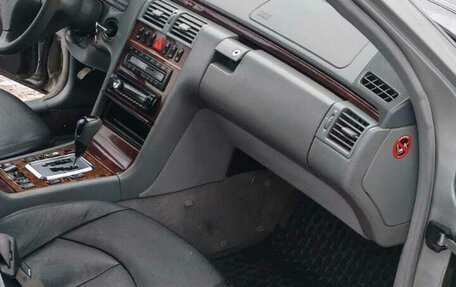 Mercedes-Benz E-Класс, 2001 год, 370 000 рублей, 3 фотография