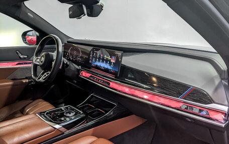 BMW 7 серия, 2023 год, 15 000 000 рублей, 11 фотография