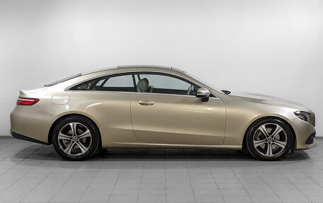 Mercedes-Benz E-Класс, 2018 год, 3 925 000 рублей, 4 фотография