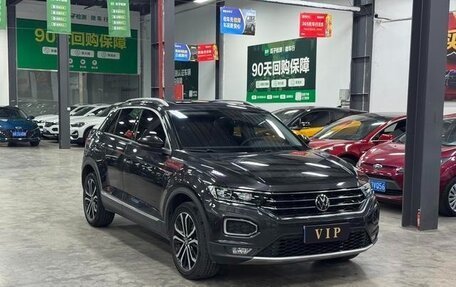 Volkswagen T-Roc I, 2022 год, 1 390 000 рублей, 3 фотография