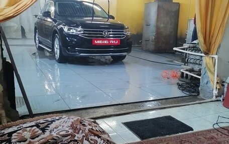 Volkswagen Tiguan II, 2021 год, 3 900 000 рублей, 3 фотография