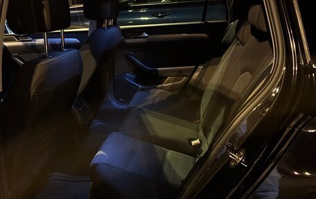 Volkswagen Passat B8 рестайлинг, 2019 год, 2 199 000 рублей, 11 фотография