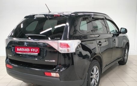 Mitsubishi Outlander III рестайлинг 3, 2014 год, 969 000 рублей, 4 фотография