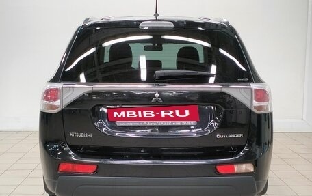 Mitsubishi Outlander III рестайлинг 3, 2014 год, 969 000 рублей, 3 фотография