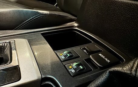 Toyota Land Cruiser Prado 150 рестайлинг 2, 2016 год, 4 050 000 рублей, 31 фотография