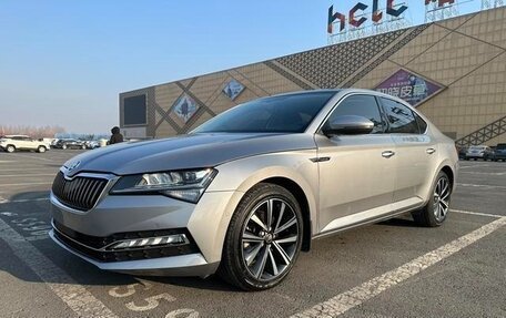 Skoda Superb III рестайлинг, 2022 год, 1 740 000 рублей, 1 фотография