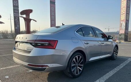 Skoda Superb III рестайлинг, 2022 год, 1 740 000 рублей, 4 фотография