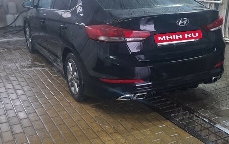 Hyundai Elantra VI рестайлинг, 2016 год, 820 000 рублей, 2 фотография