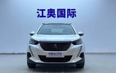 Peugeot 2008 II, 2022 год, 1 250 000 рублей, 2 фотография