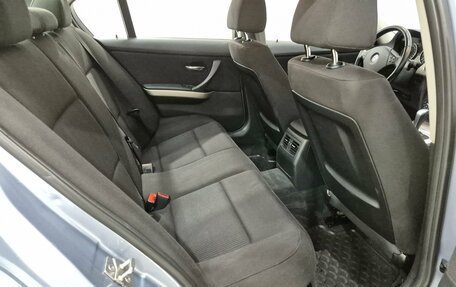 BMW 3 серия, 2011 год, 1 045 000 рублей, 15 фотография