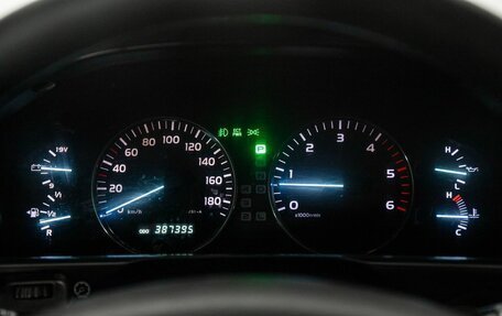 Toyota Land Cruiser 100 рестайлинг 2, 2005 год, 2 422 000 рублей, 10 фотография