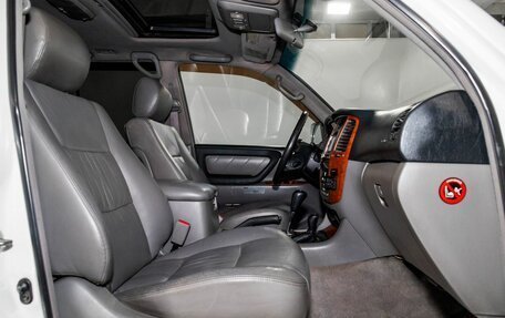 Toyota Land Cruiser 100 рестайлинг 2, 2005 год, 2 422 000 рублей, 6 фотография