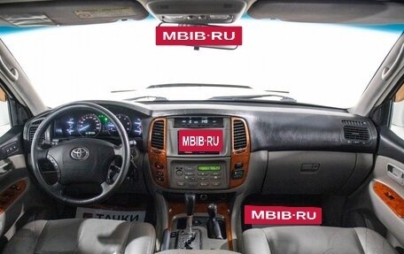 Toyota Land Cruiser 100 рестайлинг 2, 2005 год, 2 422 000 рублей, 8 фотография