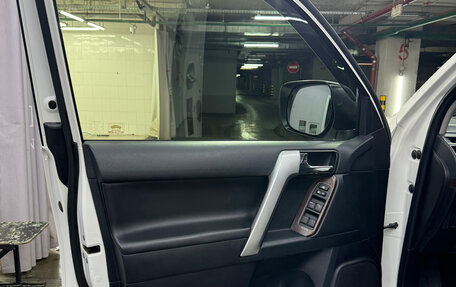 Toyota Land Cruiser Prado 150 рестайлинг 2, 2015 год, 3 570 000 рублей, 7 фотография