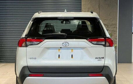 Toyota RAV4, 2025 год, 3 990 000 рублей, 6 фотография