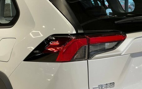 Toyota RAV4, 2025 год, 3 990 000 рублей, 13 фотография