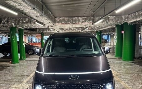 Hyundai Staria, 2023 год, 6 000 000 рублей, 2 фотография