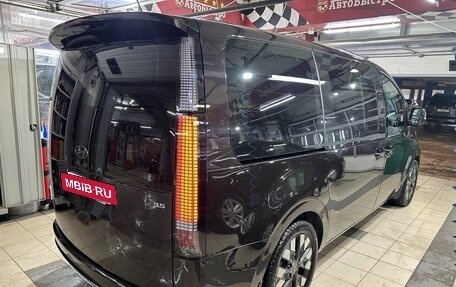 Hyundai Staria, 2023 год, 6 000 000 рублей, 14 фотография