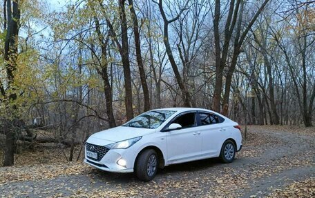 Hyundai Solaris II рестайлинг, 2021 год, 1 370 000 рублей, 3 фотография