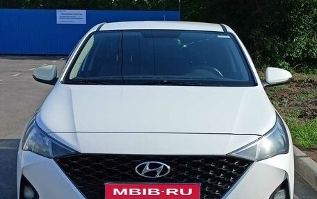 Hyundai Solaris II рестайлинг, 2021 год, 1 370 000 рублей, 8 фотография