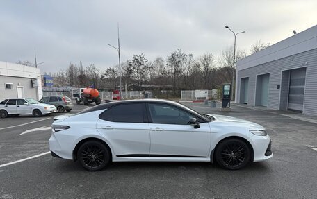 Toyota Camry, 2021 год, 3 300 000 рублей, 2 фотография