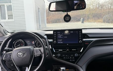 Toyota Camry, 2021 год, 3 300 000 рублей, 6 фотография