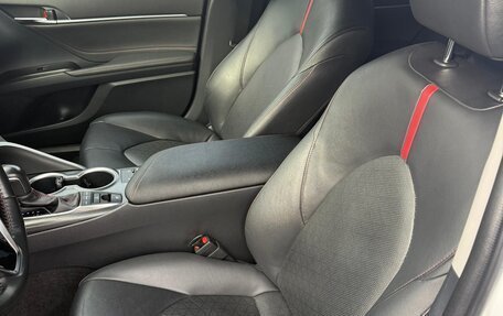 Toyota Camry, 2021 год, 3 300 000 рублей, 9 фотография