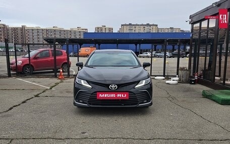 Toyota Camry, 2021 год, 2 450 000 рублей, 3 фотография