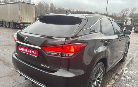 Lexus RX IV рестайлинг, 2019 год, 5 700 000 рублей, 9 фотография