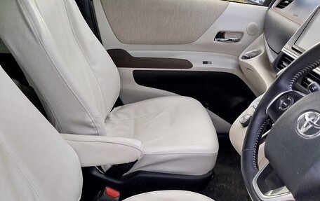 Toyota Sienta II, 2021 год, 1 650 000 рублей, 6 фотография