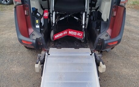 Toyota Sienta II, 2021 год, 1 650 000 рублей, 4 фотография