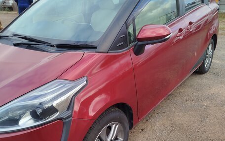 Toyota Sienta II, 2021 год, 1 650 000 рублей, 11 фотография