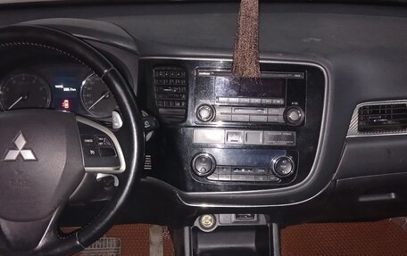 Mitsubishi Outlander III рестайлинг 3, 2012 год, 1 300 000 рублей, 3 фотография