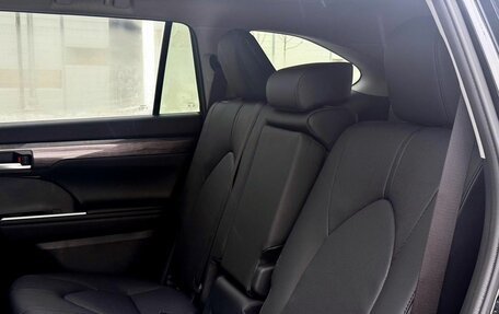 Toyota Highlander, 2025 год, 6 190 000 рублей, 21 фотография