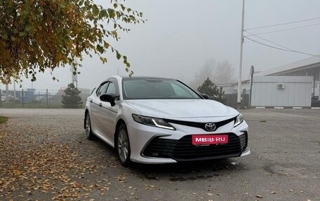 Toyota Camry, 2021 год, 2 000 000 рублей, 1 фотография