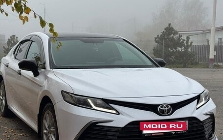 Toyota Camry, 2021 год, 2 000 000 рублей, 10 фотография