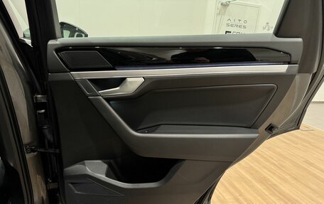 Volkswagen Touareg III, 2020 год, 5 850 000 рублей, 24 фотография