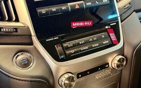 Toyota Land Cruiser 200, 2019 год, 6 350 000 рублей, 10 фотография