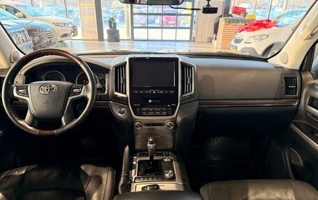 Toyota Land Cruiser 200, 2019 год, 6 350 000 рублей, 22 фотография