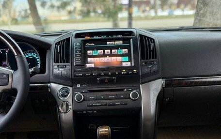 Toyota Land Cruiser 200, 2010 год, 2 550 000 рублей, 13 фотография