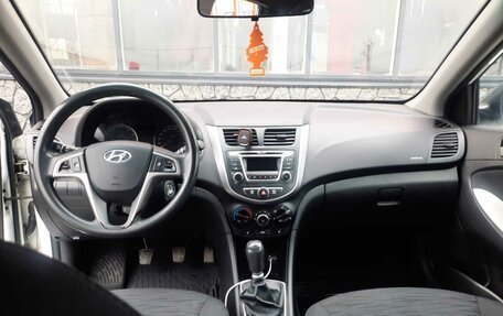 Hyundai Solaris II рестайлинг, 2015 год, 720 000 рублей, 8 фотография