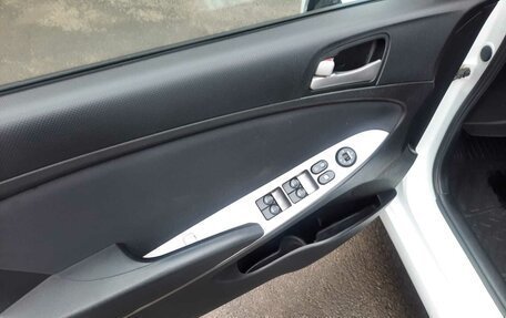 Hyundai Solaris II рестайлинг, 2015 год, 720 000 рублей, 10 фотография