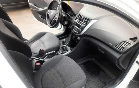 Hyundai Solaris II рестайлинг, 2015 год, 720 000 рублей, 11 фотография