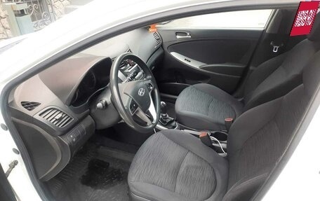 Hyundai Solaris II рестайлинг, 2015 год, 720 000 рублей, 13 фотография